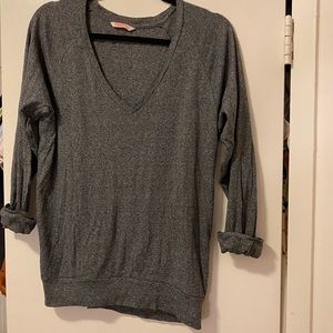 Heathered gray Aritzia 3/4 sleeve top